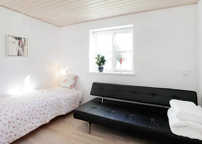 6 Person In Hirtshals-by Traum